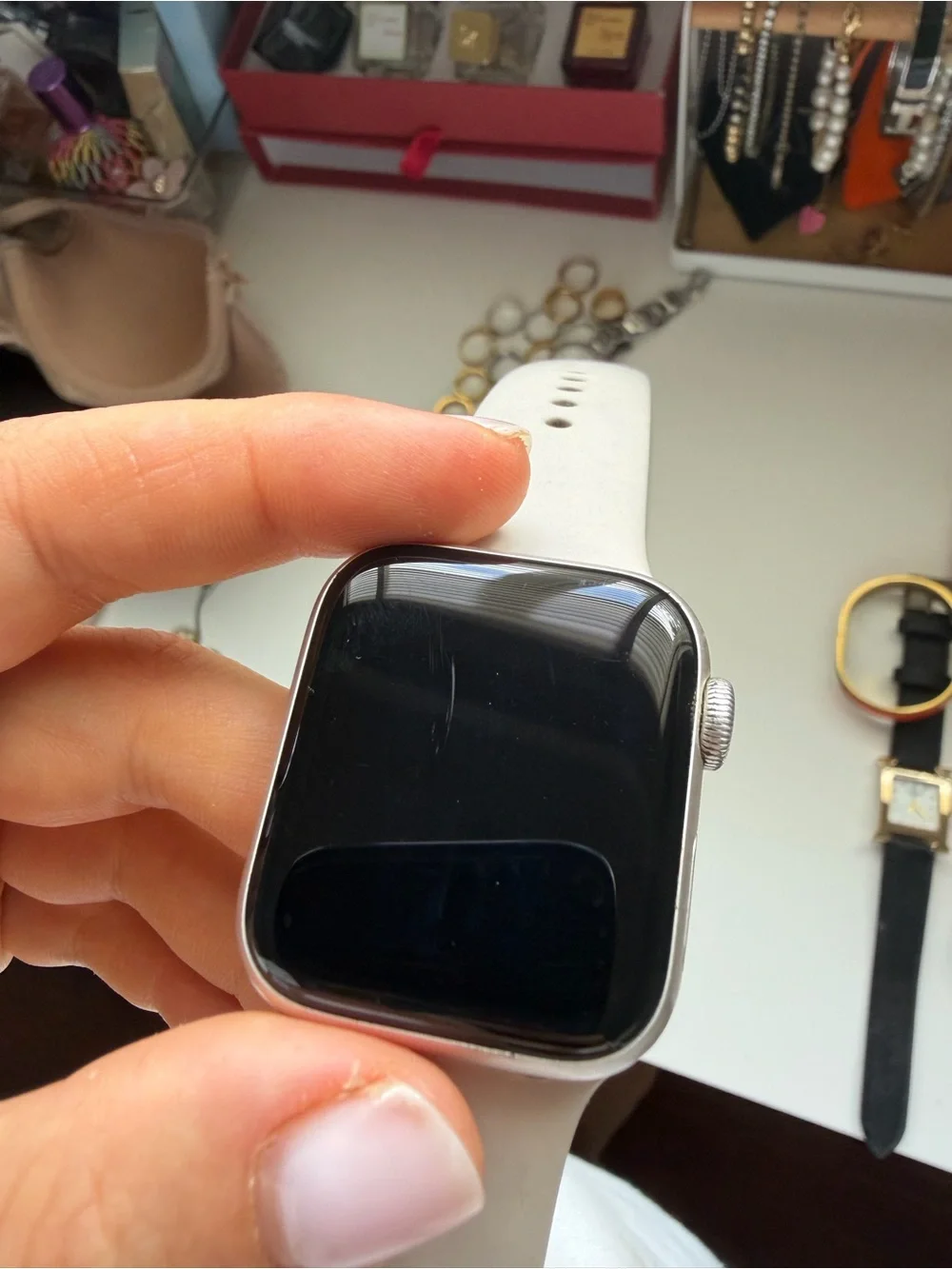 Apple watch SE with Light Gray Silicone Band